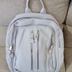 MOCHILA en color gris claro