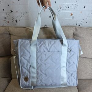 TOTE XL-Bolso puffer portalaptop VC PLOMO PLATA
Por unidad S/99.90 A partir de 2 unidades S/59.90 Por docena completa S/54.90