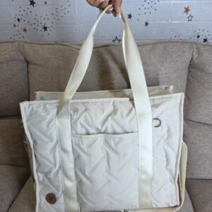 TOTE XL-Bolso puffer portalaptop VC BEIGE
Por unidad S/99.90 A partir de 2 unidades S/59.90 Por docena completa S/54.90