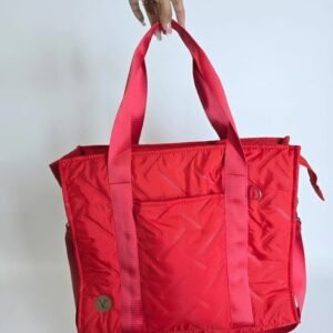 TOTE XL-Bolso puffer portalaptop VC ROJO
Por unidad S/99.90 A partir de 2 unidades S/59.90 Por docena completa S/54.90